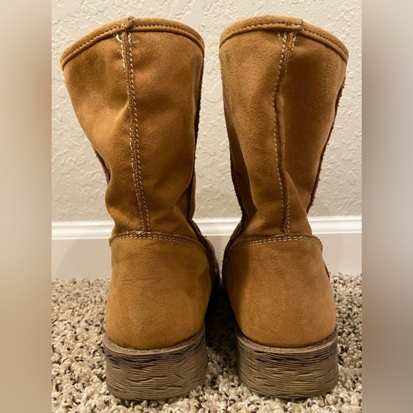 Warm Boots - Picture 5 of 10